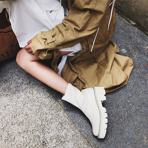  Classic Round Toe Platform Boots